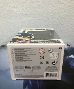 Funko POP! Marvel: Avengers Endgame CAPTAIN AMERICA Figure #573 W/ Protector