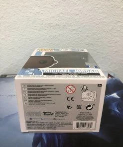 Funko POP! University Of North Carolina MICHEAL JORDAN Warm Up #75 W/ Protector