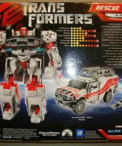 Takara Tomy Transformers: Voyager Class Rescue Ratchet Figure NEW