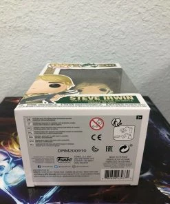 Funko POP! TV: Australia Zoo STEVE IRWIN Figure #921 W/ Protector