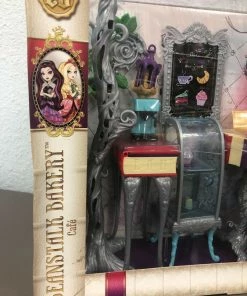Mattel Dolls Ever After High Beanstalk Bakery Cafe Set DAMAGE BOX